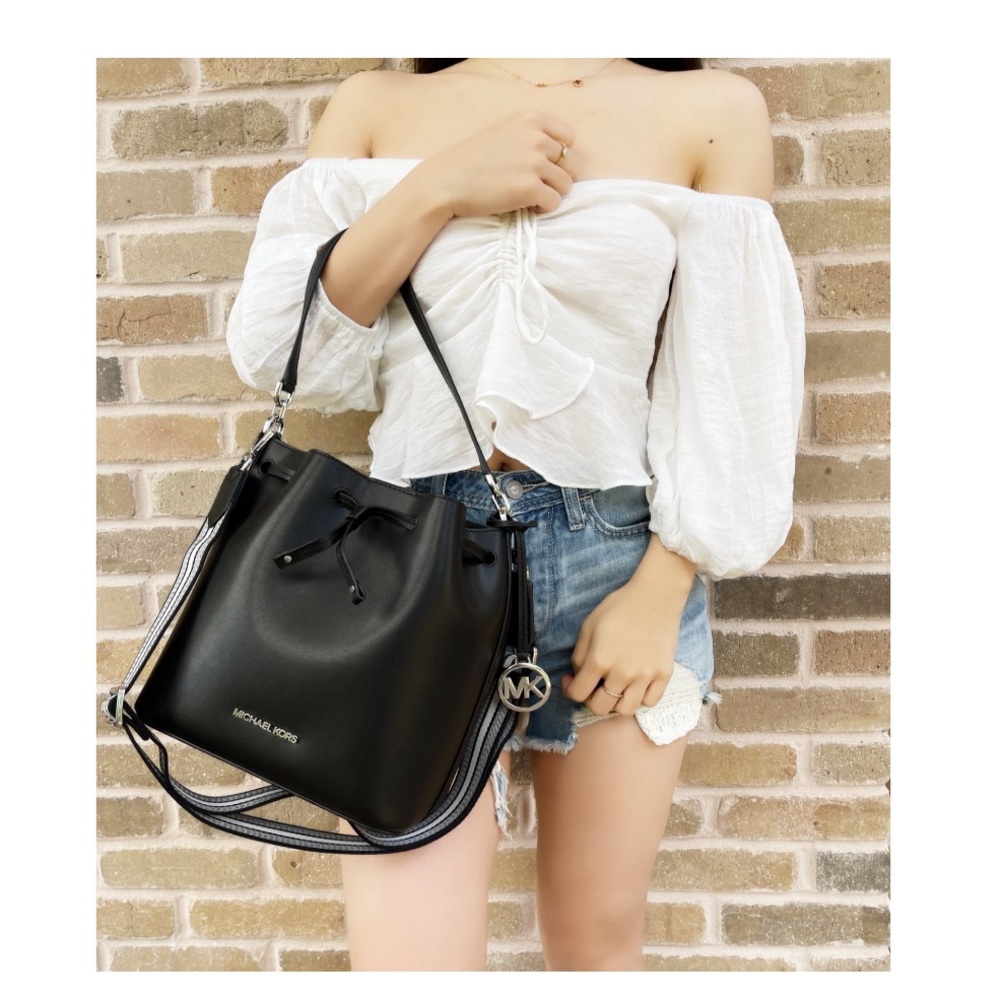 Michael Kors Eden Medium Bucket Bag Shoulder Tote - Picture 2 of 4
